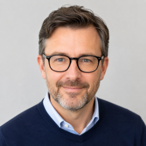 Oliver Bennett, Website Builder & Small Business Tech Expert